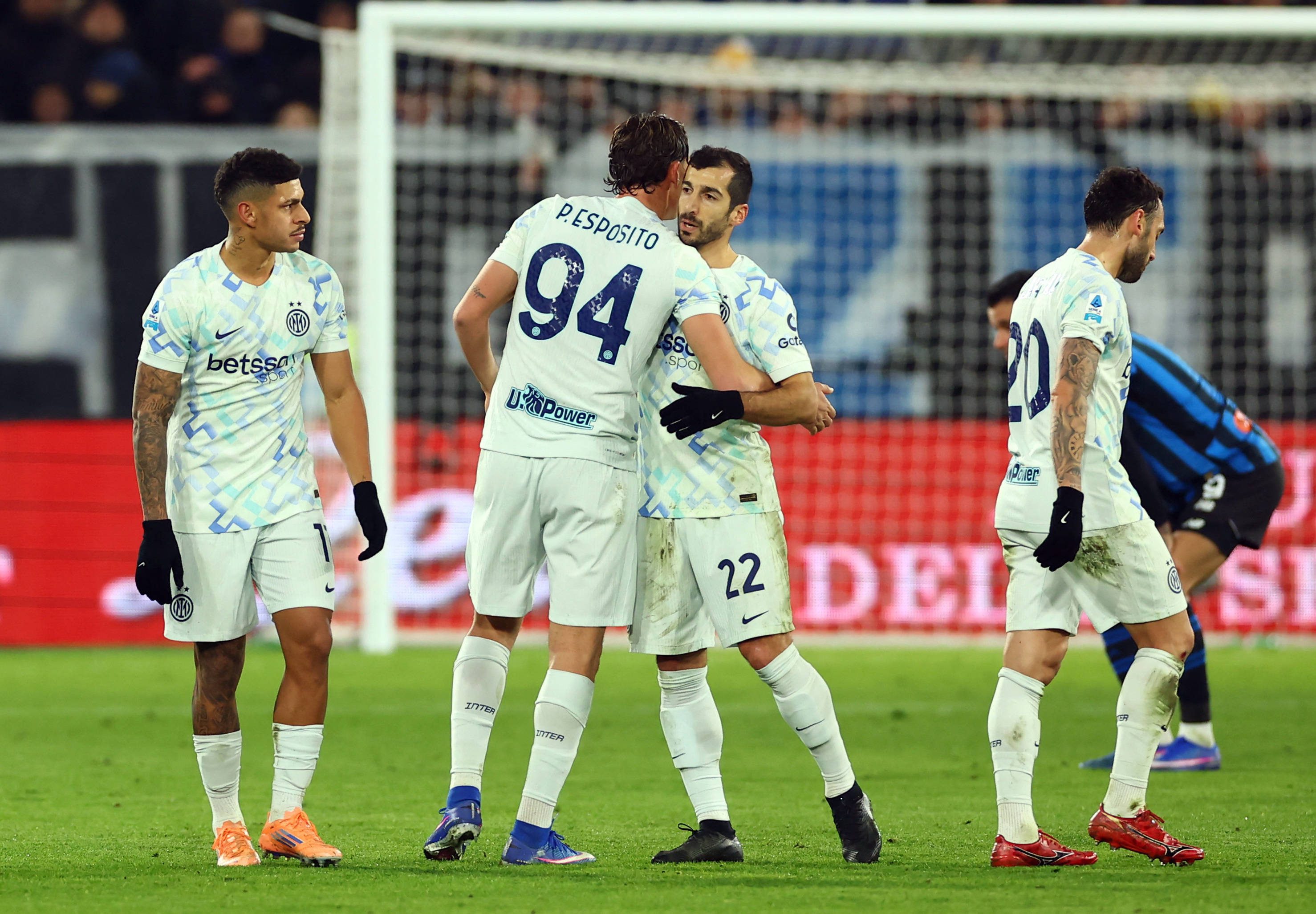 开云体育app安装包-包含刚刚！亚特兰大围绕足总杯防线松动今晨AC米兰备战德甲，今晨马赛临场应变——欧超杯节点到来的词条