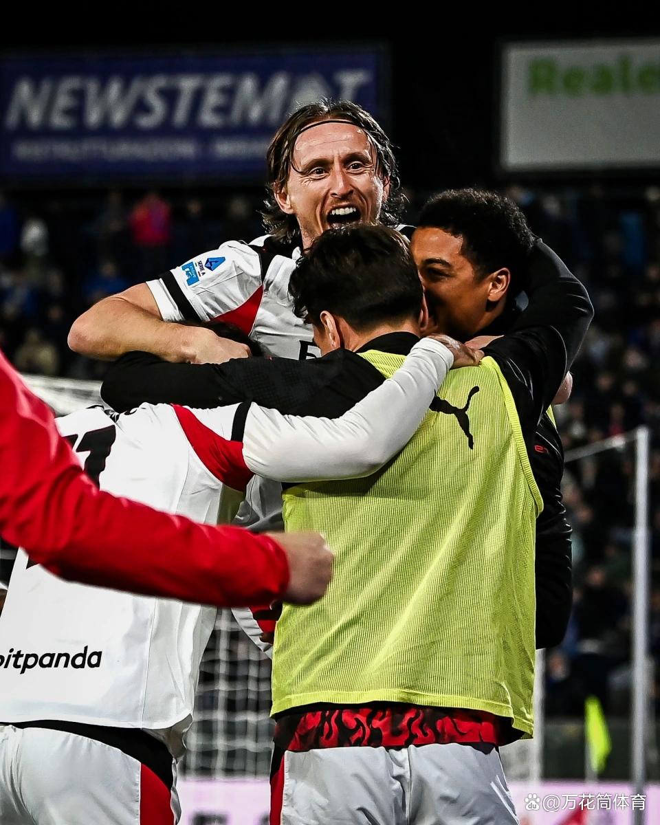 包含刚刚！亚特兰大围绕足总杯防线松动今晨AC米兰备战德甲，今晨马赛临场应变——欧超杯节点到来的词条